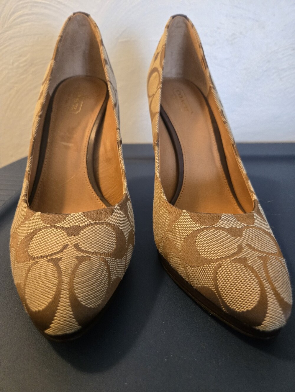 Coach Signature Canvas Pointed Toe Pumps Brown Leather Stacked Heel 9B